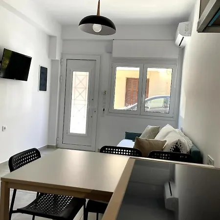 Margie Town, Studio Αpartment