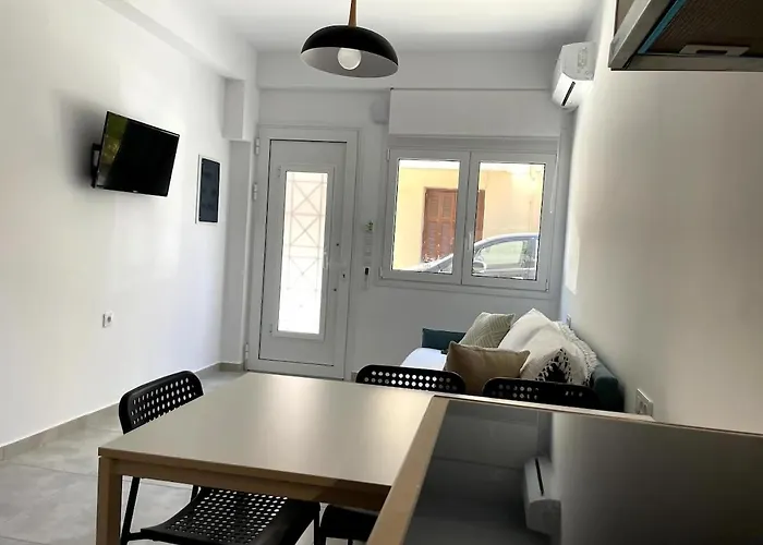 Margie Town, Studio Αpartment